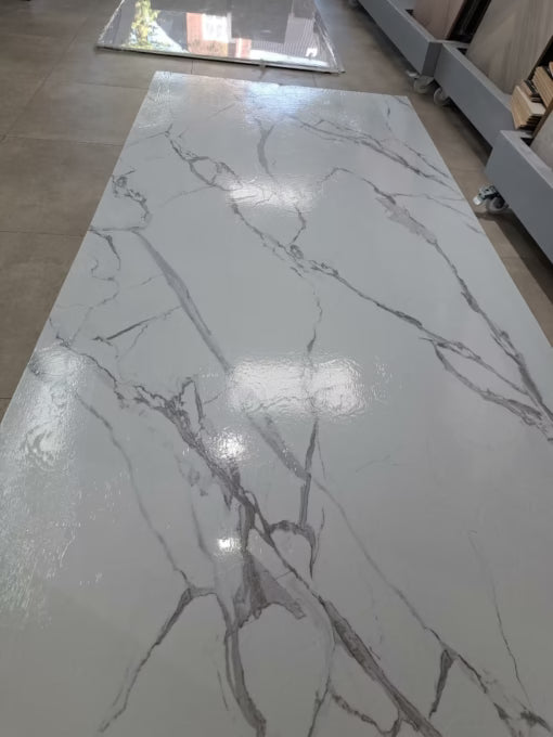 Calacatta Marmer Wit/Grijs Mat- PVC Wandpaneel -120×280