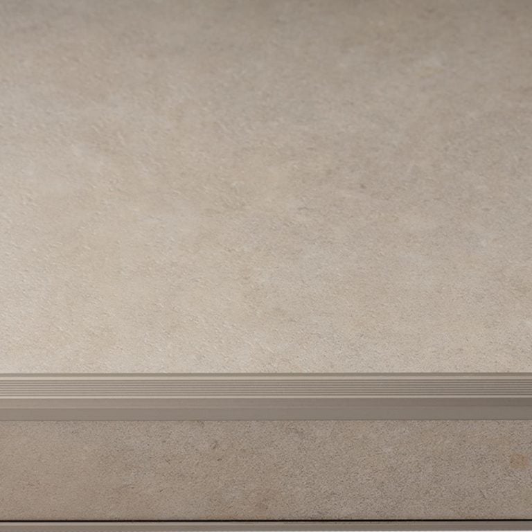 TRAPTREDEN SET PVC BETONLOOK BEIGE