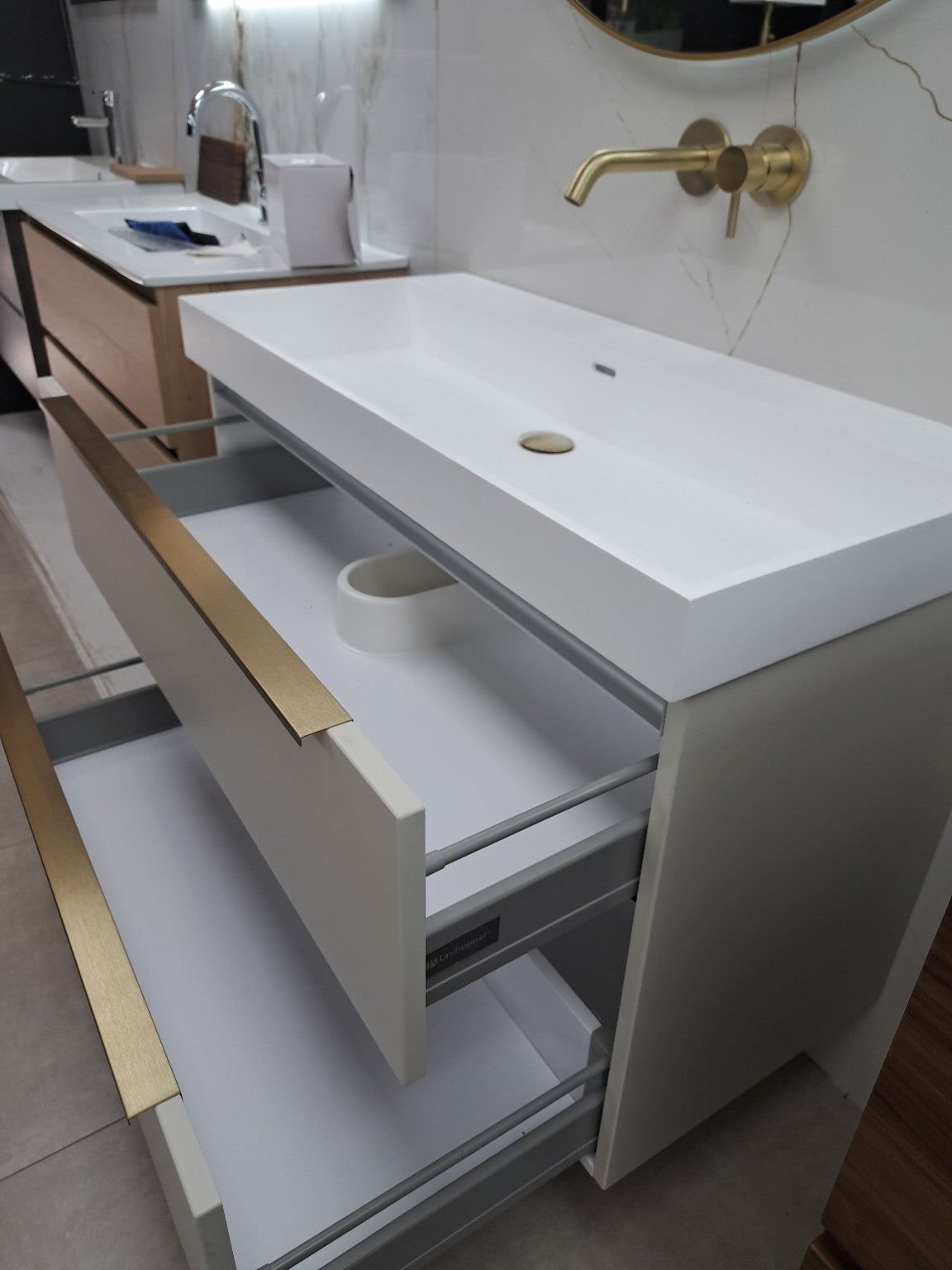 ARTLINE ONDERKAST VERHOOGD ASYMMETRISCH MET GREEPLIJST IN KORPUS KLEUR 100X47X62 CM