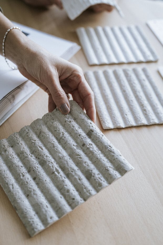 MUOZO MUOZO - Roman Columns SAND 280x60 Flexibele Wandpanelen