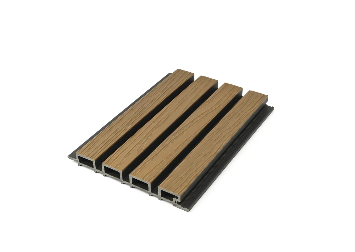 teak-zwarte-strepen-gevelbekleding